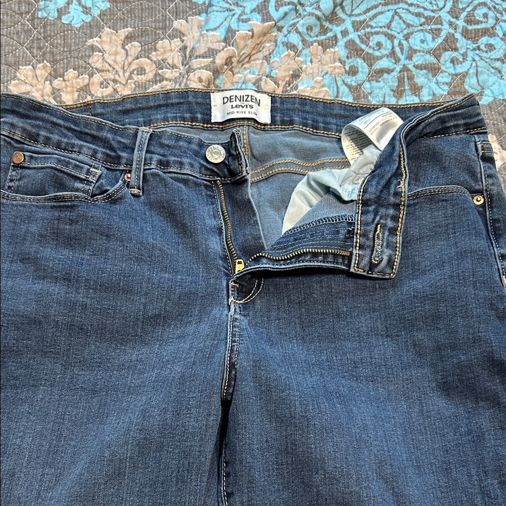 Women's Denizen by Levi’s mid rise slim jeans size 14m regular
